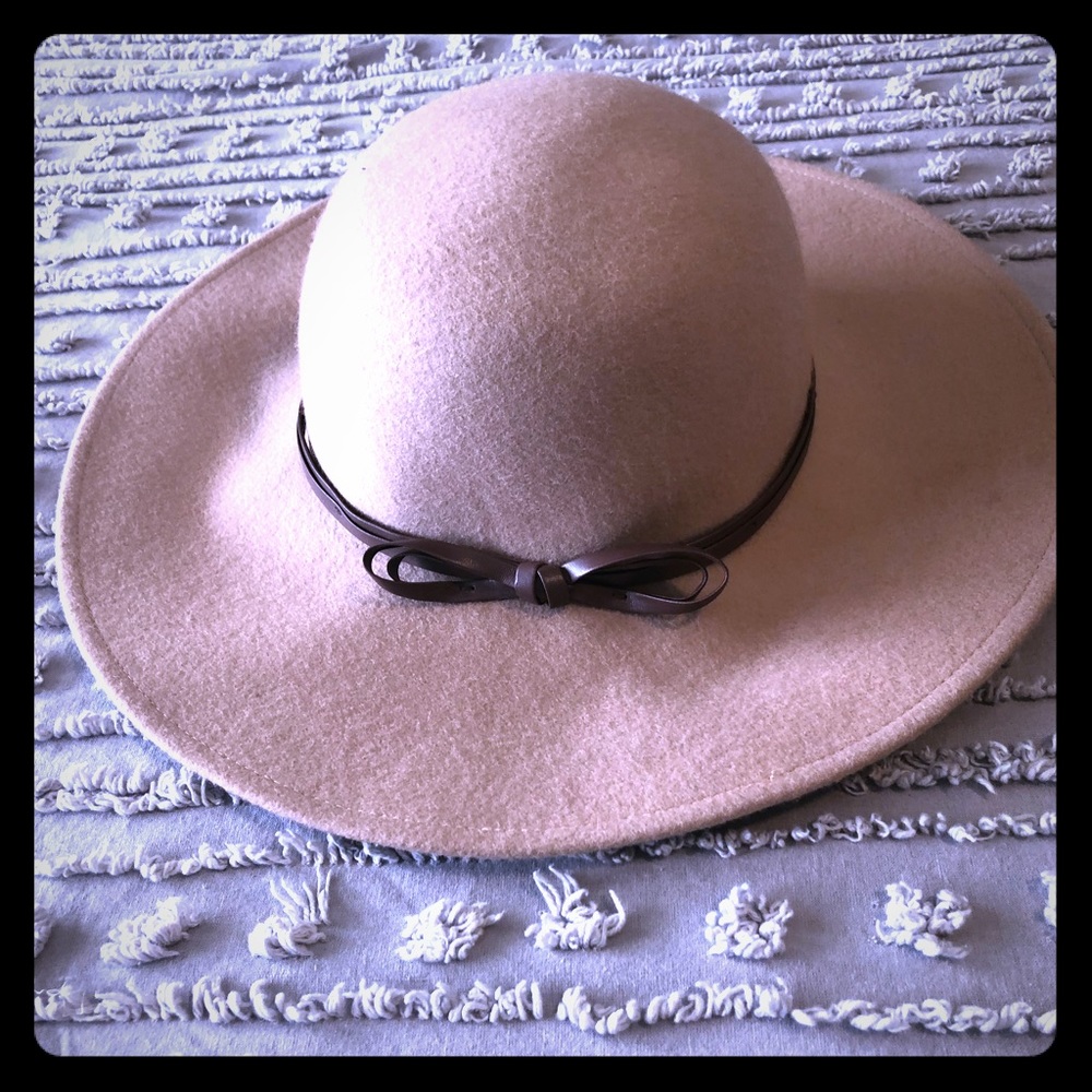 Wool wide brimmed hat